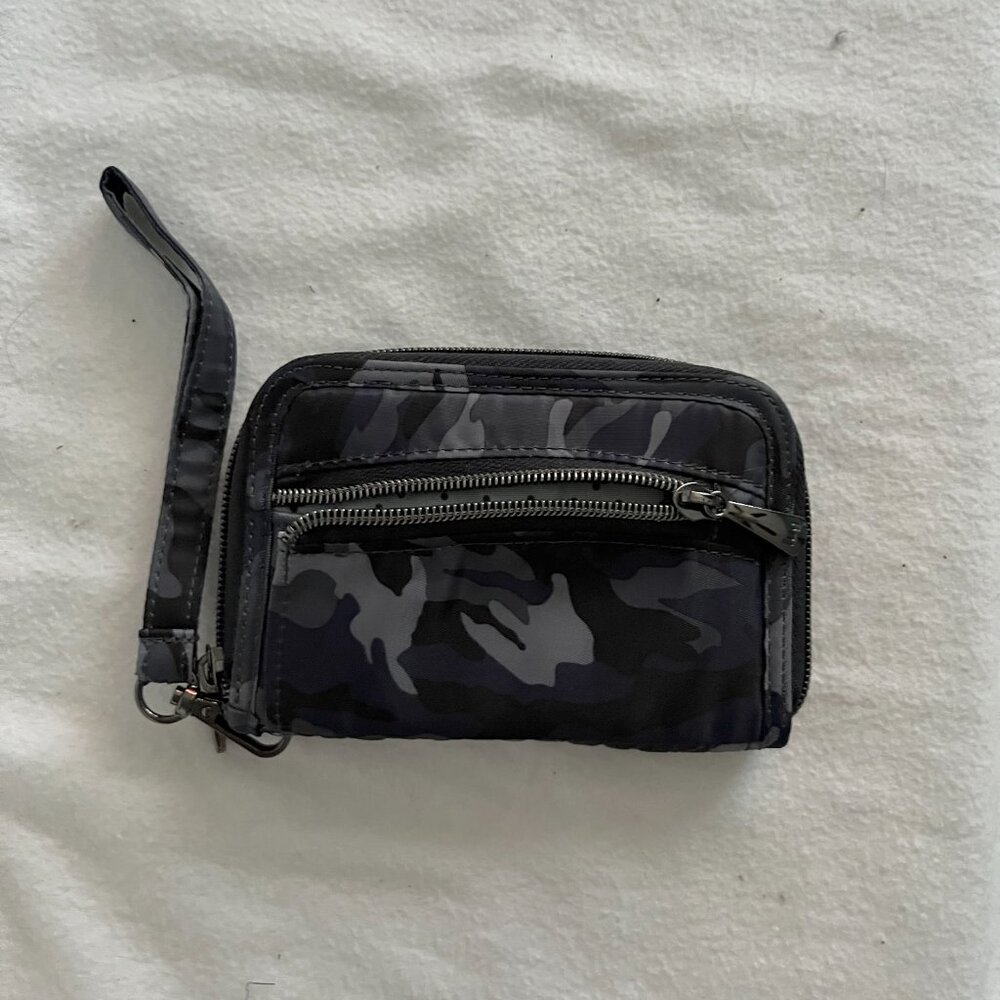 LUG Rodeo Gray Camo Wristlet/Purse/Wallet W/Removeable Strap - Picture 8 of 8